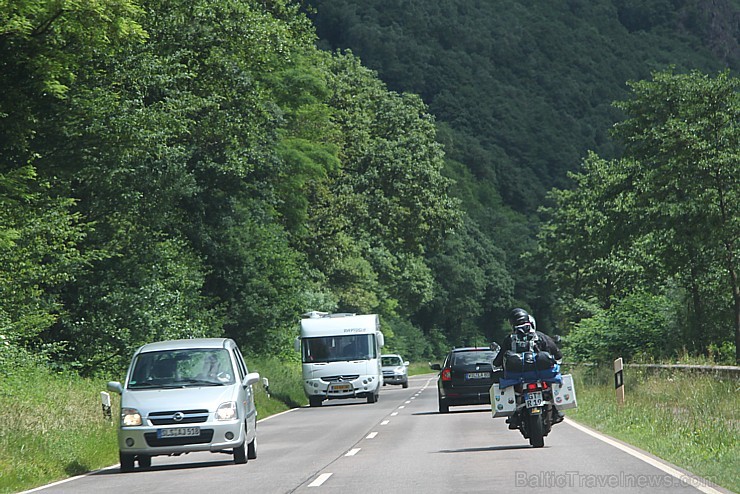 Travelnews.lv apmeklē dabas brīnumu Vācijā - Zāras upes cilpa. Foto sponsors: autonoma www.Sixt.lv Travelnews.lv apmeklē dabas brīnumu Vācijā - Zāras upes cilpa. Foto sponsors: autonoma www.Sixt.lv 97248