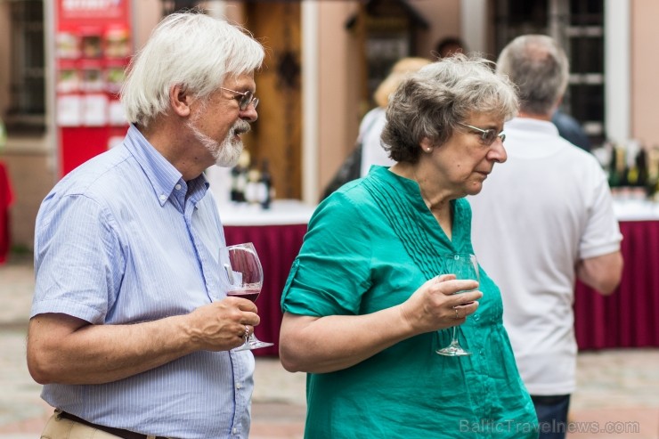 2013. gada 27. un 28. jūnijā viesnīcas Konventa Sēta iekšpagalmā notiek tradicionālais Vīna festivāls 2013 www.vinafestivals.lv 2013. gada 27. un 28. jūnijā viesnīcas Konventa Sēta iekšpagalmā notiek tradicionālais Vīna festivāls 2013 www.vinafestivals.lv 97262