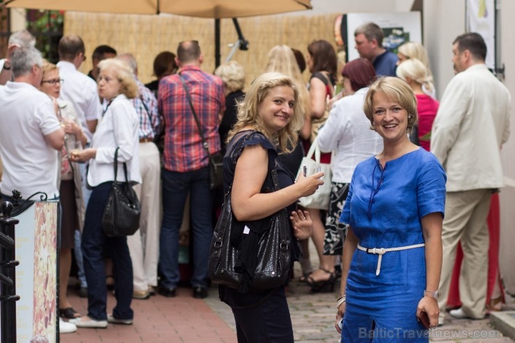 2013. gada 27. un 28. jūnijā viesnīcas Konventa Sēta iekšpagalmā notiek tradicionālais Vīna festivāls 2013 www.vinafestivals.lv 2013. gada 27. un 28. jūnijā viesnīcas Konventa Sēta iekšpagalmā notiek tradicionālais Vīna festivāls 2013 www.vinafestivals.lv 97264
