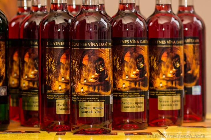 2013. gada 27. un 28. jūnijā viesnīcas Konventa Sēta iekšpagalmā notiek tradicionālais Vīna festivāls 2013 www.vinafestivals.lv 2013. gada 27. un 28. jūnijā viesnīcas Konventa Sēta iekšpagalmā notiek tradicionālais Vīna festivāls 2013 www.vinafestivals.lv 97273