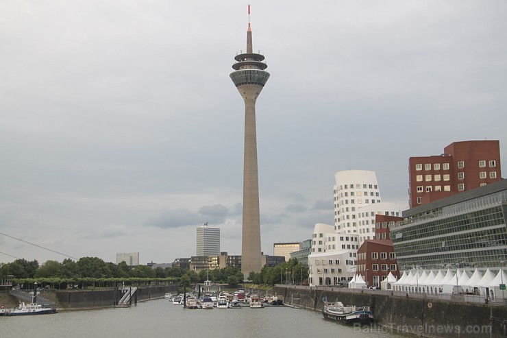 Ziemeļreinas-Vestfālenes galvaspilsētā Diseldorfā dzīvo aptuveni 600 000 iedzīvotāju un tā ir viena no svarīgākajām pilsētām Vācijā - www.duesseldorf- Ziemeļreinas-Vestfālenes galvaspilsētā Diseldorfā dzīvo aptuveni 600 000 iedzīvotāju un tā ir viena no svarīgākajām pilsētām Vācijā - www.duesseldorf- 97456