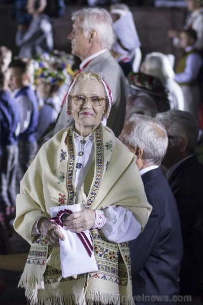 Svētdien, 30. jūnijā, Dziesmusvētku parkā Viesturdārzā notika Dziesmu un deju svētku atklāšanas pasākums ar tradicionālo virsdiriģentu un virsvadītaju Svētdien, 30. jūnijā, Dziesmusvētku parkā Viesturdārzā notika Dziesmu un deju svētku atklāšanas pasākums ar tradicionālo virsdiriģentu un virsvadītaju 97643