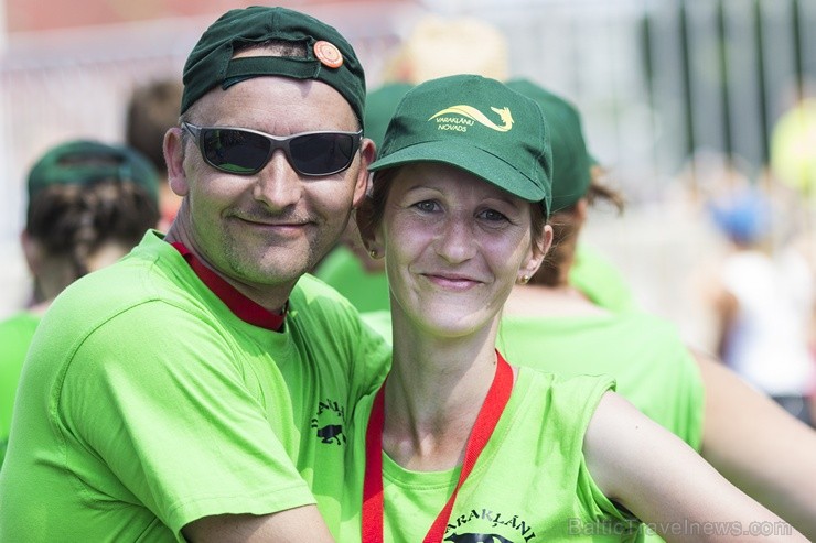 Daugavas stadionā notiek pēdējie XXV Vispārējo latviešu Dziesmu un XV Deju svētku deju lieluzveduma Tēvu laipa mēģinājumi, kuros piedalās 600 visu pa Daugavas stadionā notiek pēdējie XXV Vispārējo latviešu Dziesmu un XV Deju svētku deju lieluzveduma Tēvu laipa mēģinājumi, kuros piedalās 600 visu pa 97906