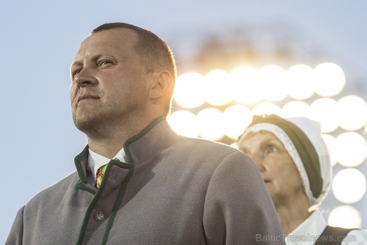 4. jūlijā Daugavas stadionā notika XXV Vispārējo latviešu Dziesmu un XV Deju svētku deju lieluzveduma Tēvu laipa ģenerālmēģinājums, kurā piedalījās 60 97935