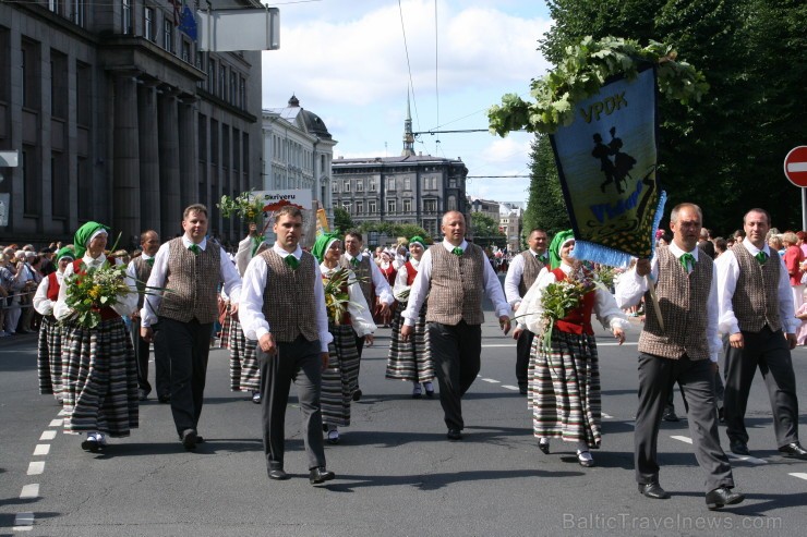 XXV Vispārējo latviešu Dziesmu un XV Deju svētku gājiens - bildēs meklē sevi vai savu kolektīvu. XXV Vispārējo latviešu Dziesmu un XV Deju svētku gājiens - bildēs meklē sevi vai savu kolektīvu. 98496
