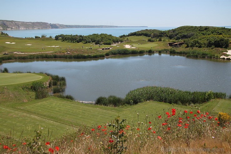 Bulgārija piedāvā pasaules klases golfa laukumu «Thracian Cliffs Golf & Beach Resort». Foto sponsors: www.goadventure.lv Bulgārija piedāvā pasaules klases golfa laukumu «Thracian Cliffs Golf & Beach Resort». Foto sponsors: www.goadventure.lv 98761