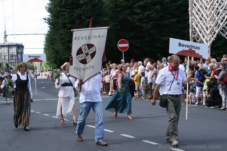 XXV Vispārējo latviešu Dziesmu un XV Deju svētku gājiens - bildēs meklē sevi vai savu kolektīvu. XXV Vispārējo latviešu Dziesmu un XV Deju svētku gājiens - bildēs meklē sevi vai savu kolektīvu. 99019