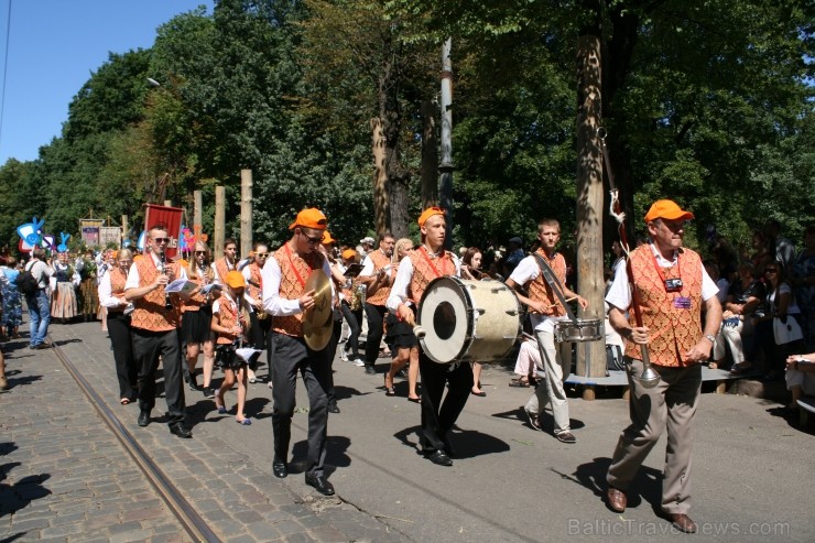 XXV Vispārējo latviešu Dziesmu un XV Deju svētku gājiens - bildēs meklē sevi vai savu kolektīvu. XXV Vispārējo latviešu Dziesmu un XV Deju svētku gājiens - bildēs meklē sevi vai savu kolektīvu. 99302