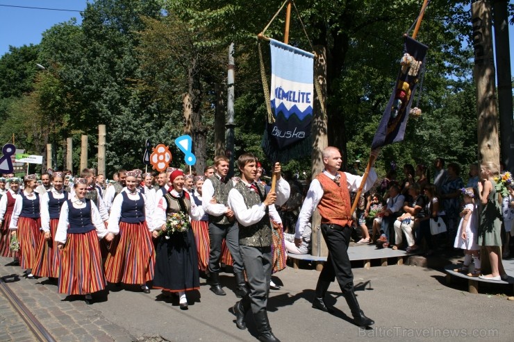 XXV Vispārējo latviešu Dziesmu un XV Deju svētku gājiens - bildēs meklē sevi vai savu kolektīvu. XXV Vispārējo latviešu Dziesmu un XV Deju svētku gājiens - bildēs meklē sevi vai savu kolektīvu. 99308
