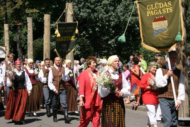 XXV Vispārējo latviešu Dziesmu un XV Deju svētku gājiens - bildēs meklē sevi vai savu kolektīvu. XXV Vispārējo latviešu Dziesmu un XV Deju svētku gājiens - bildēs meklē sevi vai savu kolektīvu. 99362