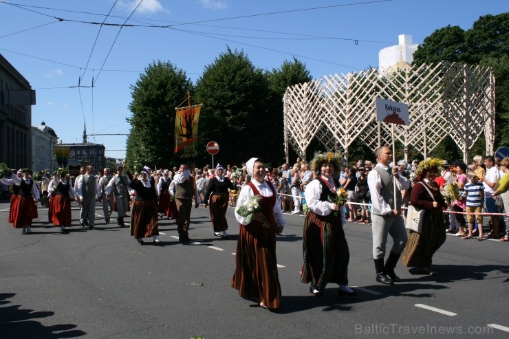 XXV Vispārējo latviešu Dziesmu un XV Deju svētku gājiens - bildēs meklē sevi vai savu kolektīvu. XXV Vispārējo latviešu Dziesmu un XV Deju svētku gājiens - bildēs meklē sevi vai savu kolektīvu. 99655