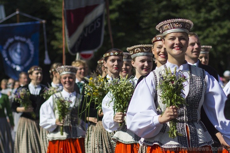 Dziesmu svētku gājiena spilgtākie momenti caur Travelnews.lv objektīvu 99746