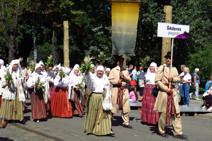 XXV Vispārējo latviešu Dziesmu un XV Deju svētku gājiens - bildēs meklē sevi vai savu kolektīvu. XXV Vispārējo latviešu Dziesmu un XV Deju svētku gājiens - bildēs meklē sevi vai savu kolektīvu. 99877