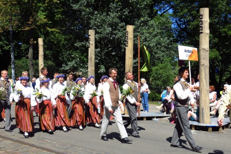 XXV Vispārējo latviešu Dziesmu un XV Deju svētku gājiens - bildēs meklē sevi vai savu kolektīvu. XXV Vispārējo latviešu Dziesmu un XV Deju svētku gājiens - bildēs meklē sevi vai savu kolektīvu. 99926