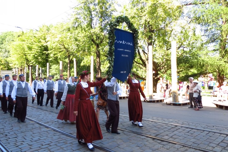 XXV Vispārējo latviešu Dziesmu un XV Deju svētku gājiens - atrodi savu kolektīvu. 100410