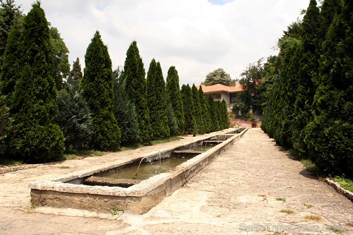Balčika dārzs ir kādreizējās Rumānijas karalines Marijas vasaras rezidences, tajā atrodas arī botāniskais dārzs, kurā ir vairāk nekā 3000 augu veidu. Balčika dārzs ir kādreizējās Rumānijas karalines Marijas vasaras rezidences, tajā atrodas arī botāniskais dārzs, kurā ir vairāk nekā 3000 augu veidu. 101010