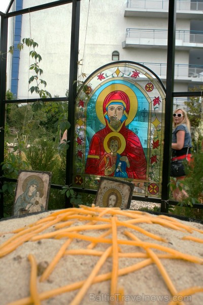 Balčika ir dibināta pirms 2500 gadiem. Tā ir viena no senākajām grieķu kolonijām Melnās jūras piekrastē. www.novatours.lv Balčika ir dibināta pirms 2500 gadiem. Tā ir viena no senākajām grieķu kolonijām Melnās jūras piekrastē. www.novatours.lv 101021