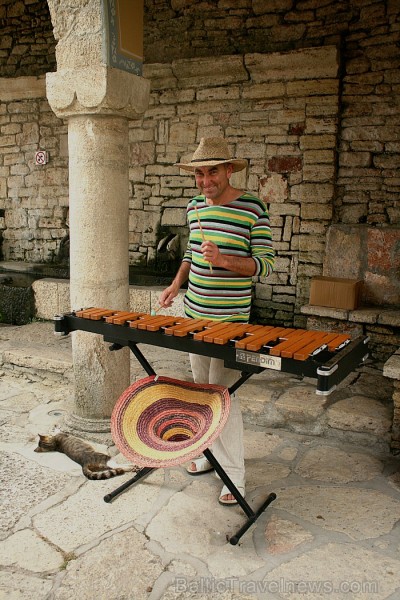 Bulgārijas ainavas ir daudzveidīgas un pilnas pārsteigumu: melnās jūras piekrastes, mežonīgu kalnu grēdas un gleznainas aizas.
www.novatours.lv Bulgārijas ainavas ir daudzveidīgas un pilnas pārsteigumu: melnās jūras piekrastes, mežonīgu kalnu grēdas un gleznainas aizas.
www.novatours.lv 101034