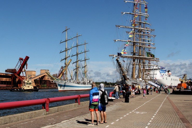 Starptautiskās burukuģu un jahtu regates The Tall Ships Races 2013 dalībnieki pirms došanās uz Rīgu ieradās Ventspilī, kur tos varēja apskatīt Ostas i 101330