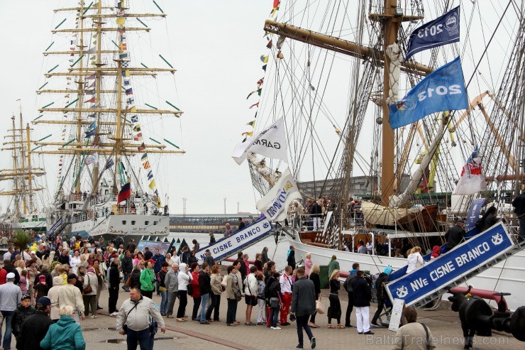 Starptautiskās burukuģu un jahtu regates The Tall Ships Races 2013 dalībnieki pirms došanās uz Rīgu ieradās Ventspilī, kur tos varēja apskatīt Ostas i 101360