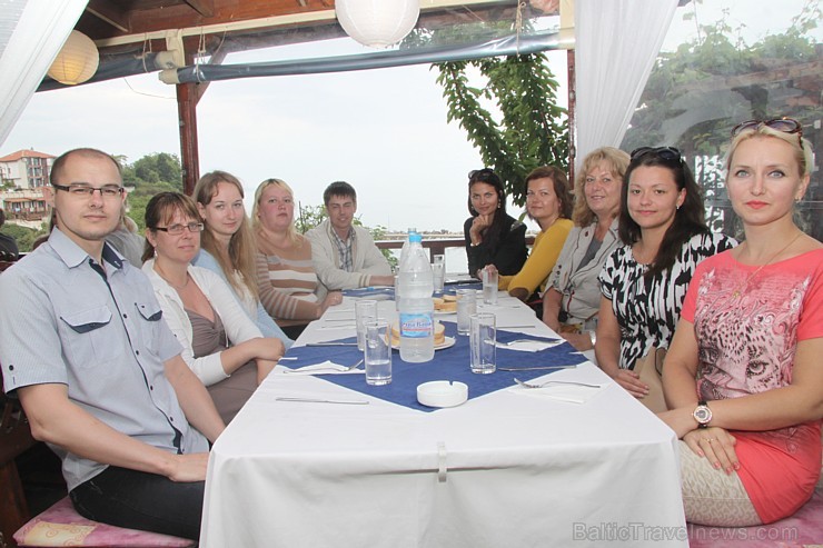 Travelnews.lv kopā ar ceļojumu konsultantiem no Latvijas un Igaunijas iepazīst Bulgārijas pilsētas Nesebras ēdienkarti. Foto sponsors: www.GoAdventure 102116
