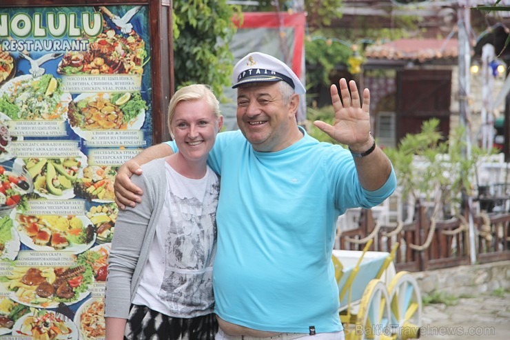 Travelnews.lv kopā ar ceļojumu konsultantiem no Latvijas un Igaunijas iepazīst Bulgārijas pilsētas Nesebras ēdienkarti. Foto sponsors: www.GoAdventure Travelnews.lv kopā ar ceļojumu konsultantiem no Latvijas un Igaunijas iepazīst Bulgārijas pilsētas Nesebras ēdienkarti. Foto sponsors: www.GoAdventure 102121