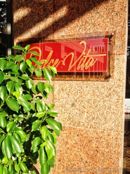 Viesnīcā RIU Dolce Vita tiek nodrošināta all inclusive sistēma, ir sava animātoru komanda, kas palīdz uzturēt atraktīvu atmosfēru. Foto sponsors: www. Viesnīcā RIU Dolce Vita tiek nodrošināta all inclusive sistēma, ir sava animātoru komanda, kas palīdz uzturēt atraktīvu atmosfēru. Foto sponsors: www. 102861