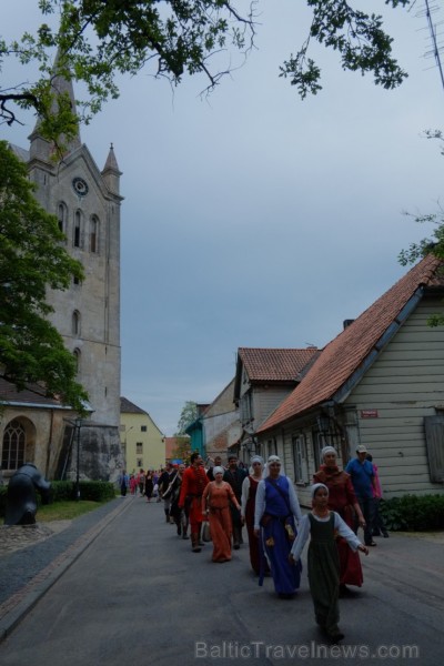 2013. gada 10. augustā Cēsu pilī atgriezās viduslaiki. Visas dienas garumā pils apmeklētājus priecēja viduslaiku mūzika un dejas, bruņinieku un lokšāv 102927