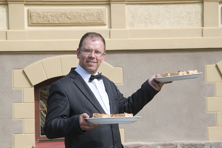 Dikļu pils parkā jau ceturto reizi norisinājās Dārza svētki, kas vienlaikus bija arī 10 gadu jubilejas svinības pēc pils rekonstrukcijas - www.Diklupi Dikļu pils parkā jau ceturto reizi norisinājās Dārza svētki, kas vienlaikus bija arī 10 gadu jubilejas svinības pēc pils rekonstrukcijas - www.Diklupi 103022