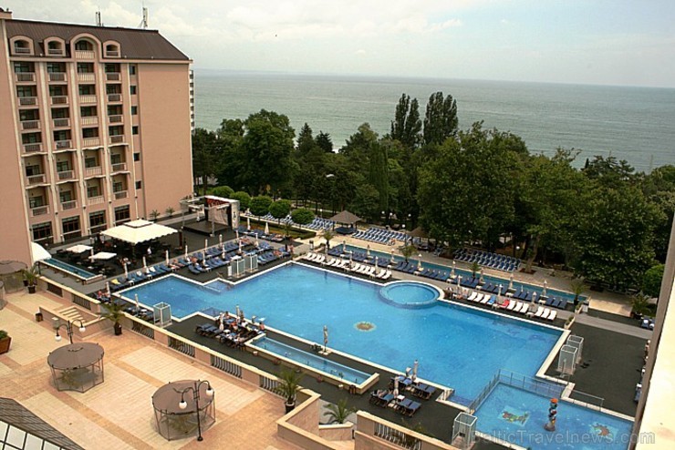 Melia Grand Hermitage ir viena no populārākajām luksus klases viesnīcām Bulgārijas kūrortā Zelta smiltis
Foto sponsors: www.novatours.lv Melia Grand Hermitage ir viena no populārākajām luksus klases viesnīcām Bulgārijas kūrortā Zelta smiltis
Foto sponsors: www.novatours.lv 103138