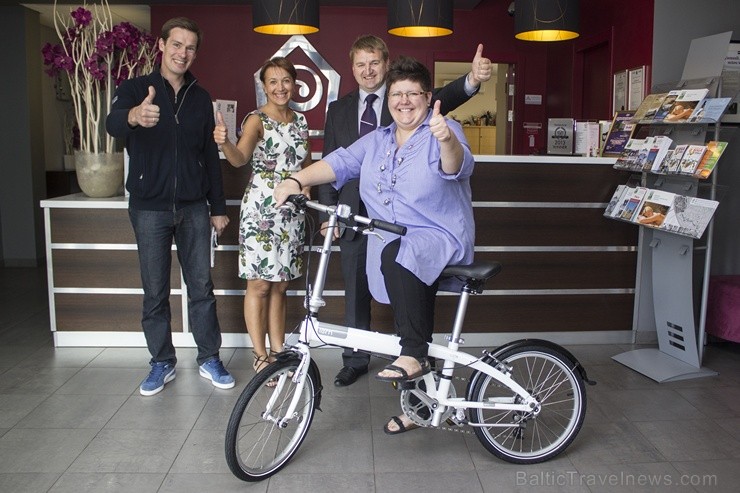 Izlozēts saliekamais ritenis TERN Link C7 no Rīgas viesnīcas Dodo Hotel Rīga un Travelnews.lv, kas tika izspēlēts sociālajā tīklā www.Fb.com/Travelnew Izlozēts saliekamais ritenis TERN Link C7 no Rīgas viesnīcas Dodo Hotel Rīga un Travelnews.lv, kas tika izspēlēts sociālajā tīklā www.Fb.com/Travelnew 103214