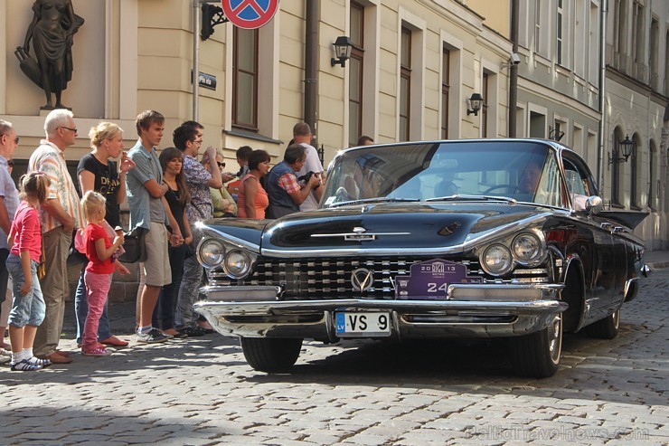 17.08.2013 Rīgas svētku ietvaros norisinājās gada lielākais seno spēkratu salidojums «Rīga Retro 2013». Foto sponsors: www.grandpalaceriga.com 17.08.2013 Rīgas svētku ietvaros norisinājās gada lielākais seno spēkratu salidojums «Rīga Retro 2013». Foto sponsors: www.grandpalaceriga.com 103453