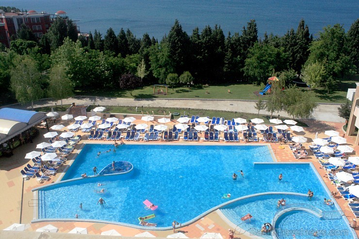 Vairāk nekā 120 dažādas viesnīcas, kuras ir izvietotas jūras krastā padara Saulaino krastu par brīnišķīgu oāzi.
Foto sponsors: www.novatours.lv Vairāk nekā 120 dažādas viesnīcas, kuras ir izvietotas jūras krastā padara Saulaino krastu par brīnišķīgu oāzi.
Foto sponsors: www.novatours.lv 103929