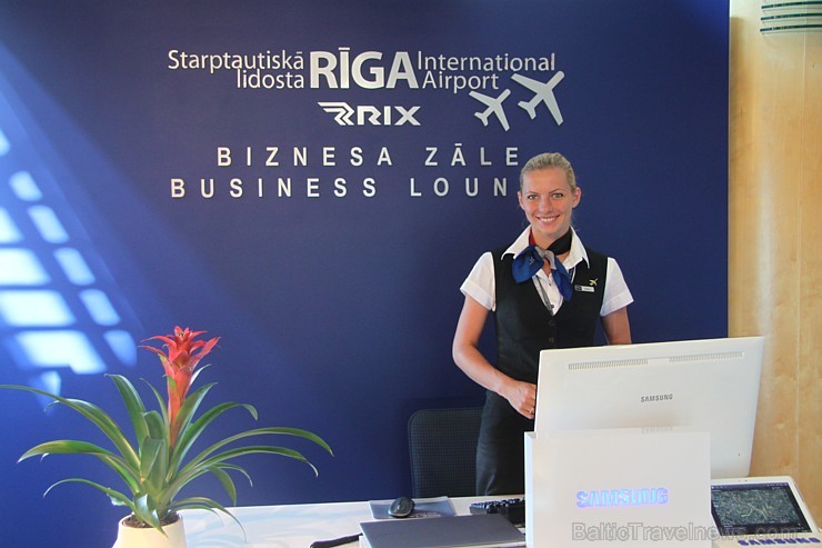 Starptautiskajā lidostā Rīgā ar airBaltic biznesa klases biļeti pasažieris var bez īpašas rindas nodot lidojuma bagāžu un ērti iziet drošības kontroli Starptautiskajā lidostā Rīgā ar airBaltic biznesa klases biļeti pasažieris var bez īpašas rindas nodot lidojuma bagāžu un ērti iziet drošības kontroli 104409