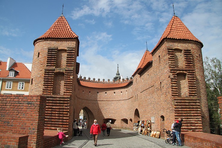 2013. gada septembra sākumā Travelnews.lv redakcija apmeklēja vienas dienas ekskursijā Polijas galvaspilsētu Varšavu. Vairāk informācijas - www.warsaw 2013. gada septembra sākumā Travelnews.lv redakcija apmeklēja vienas dienas ekskursijā Polijas galvaspilsētu Varšavu. Vairāk informācijas - www.warsaw 105354