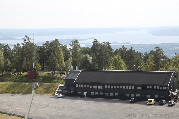 Holmenkollenes tramplīns Norvēģijas galvaspilsētā Oslo piesaista tūristus gan ziemas sacensību laikā, gan vasarā - www.holmenkollen.com Holmenkollenes tramplīns Norvēģijas galvaspilsētā Oslo piesaista tūristus gan ziemas sacensību laikā, gan vasarā - www.holmenkollen.com 105628