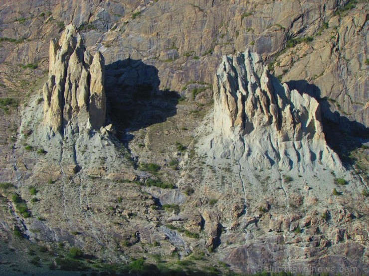 Pa ceļam uz Paiju un Jhula apmetnēm sanāk redzēt neparastus kalnu veidojumus... 106610