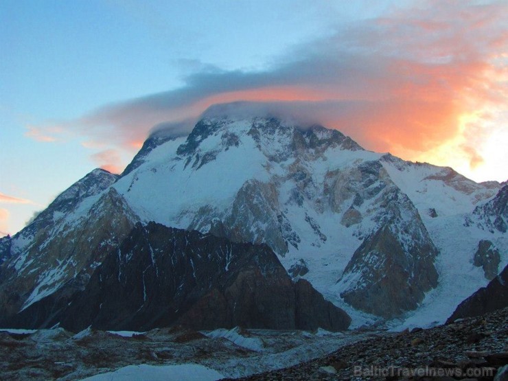 Broad Peak (8050 m) rītausmā no Konkordijas nometnes 107079