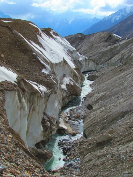 Baltoro ledāja plaisa, aiza un upīte 107158