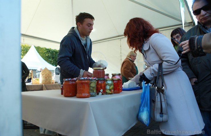 Jūrmalā sestdien, 05.10.2013, ar plašu kultūras pasākumu programmu Majoru stāvlaukumā un Horna dārzā – koncertiem uz divām skatuvēm un bagātīgu rudens Jūrmalā sestdien, 05.10.2013, ar plašu kultūras pasākumu programmu Majoru stāvlaukumā un Horna dārzā – koncertiem uz divām skatuvēm un bagātīgu rudens 107246