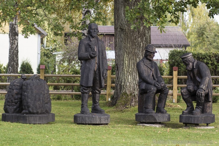 Ainažu attīstību sevišķi veicināja pirmā latviešu jūrskola, kuru 1864.g. nodibināja tālbraucējs kapteinis Kristians Dāls pēc K.Valdemāra ierosmes 107341