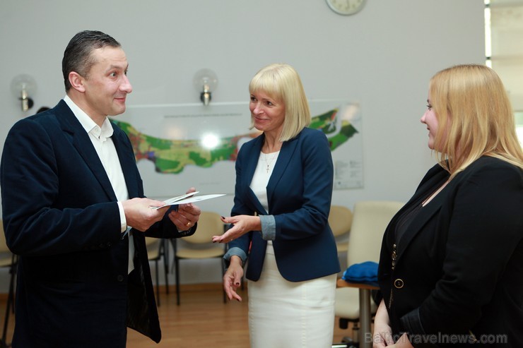 Jūrmalas pilsētas domē 11.10.13 godināja konkursa Jūrmalas labākais ēdināšanas uzņēmums 2013 uzvarētājus. Žūrija visaugstāk novērtējusi restorānu Cavi Jūrmalas pilsētas domē 11.10.13 godināja konkursa Jūrmalas labākais ēdināšanas uzņēmums 2013 uzvarētājus. Žūrija visaugstāk novērtējusi restorānu Cavi 107501