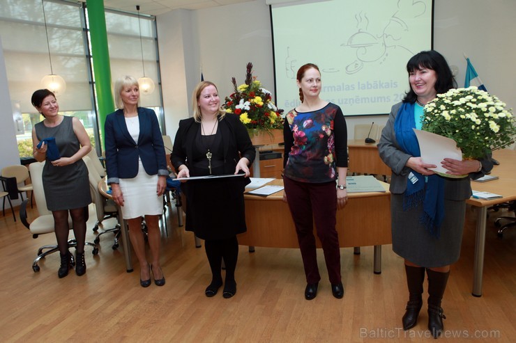 Jūrmalas pilsētas domē 11.10.13 godināja konkursa Jūrmalas labākais ēdināšanas uzņēmums 2013 uzvarētājus. Žūrija visaugstāk novērtējusi restorānu Cavi Jūrmalas pilsētas domē 11.10.13 godināja konkursa Jūrmalas labākais ēdināšanas uzņēmums 2013 uzvarētājus. Žūrija visaugstāk novērtējusi restorānu Cavi 107509
