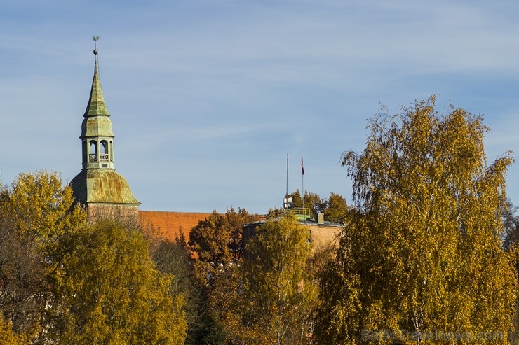 Svētā Sīmaņa baznīca ir lieliska platforma zelta rudens baudīšanai Valmierā 107649