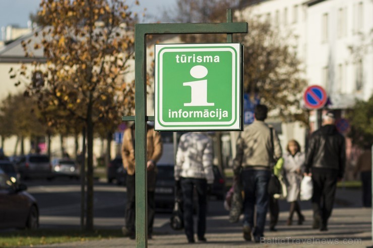 Valmieras TIC veidots tā, lai tajā ērti justos gan apmeklētāji, gan darbinieki. Vairāk informācijas interneta vietnē www.visit.valmiera.lv Valmieras TIC veidots tā, lai tajā ērti justos gan apmeklētāji, gan darbinieki. Vairāk informācijas interneta vietnē www.visit.valmiera.lv 108261