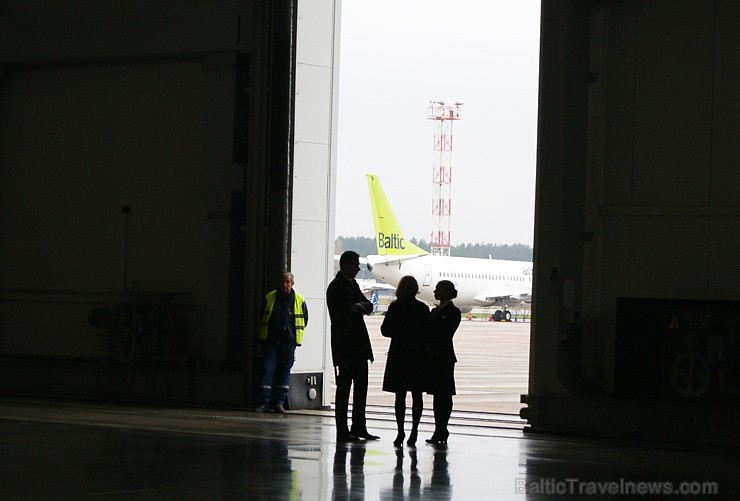 Latvijas nacionālā aviokompānija airBaltic 24.10.2013 svinīgi atklājusi savu īpašā dizaina Boeing 737 lidmašīnu, lai atzīmētu sadarbības uzsākšanu ar Latvijas nacionālā aviokompānija airBaltic 24.10.2013 svinīgi atklājusi savu īpašā dizaina Boeing 737 lidmašīnu, lai atzīmētu sadarbības uzsākšanu ar 108268