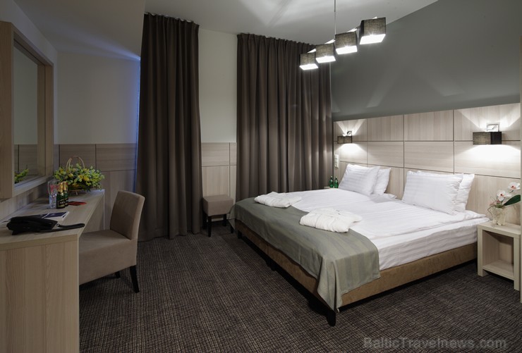 Visi 120 viesnīcas Wellton Centrum Hotel & Spa numuri ir iekārtoti klasiski, mūsdienīgā stilā un aprīkoti atbilstoši visiem starptautiskajiem 4 zvaigž Visi 120 viesnīcas Wellton Centrum Hotel & Spa numuri ir iekārtoti klasiski, mūsdienīgā stilā un aprīkoti atbilstoši visiem starptautiskajiem 4 zvaigž 108363