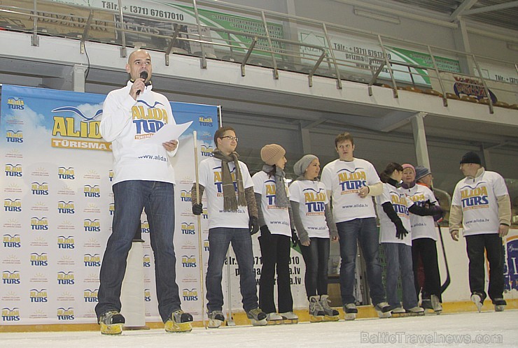 Alida Tūrs sporta pasākuma dalībniekiem bija iespēja pēc sirds izslidoties, izmēģināt vārtu gūšanas precizitāti ar hokeja ripu un iegūt vērtīgas balva Alida Tūrs sporta pasākuma dalībniekiem bija iespēja pēc sirds izslidoties, izmēģināt vārtu gūšanas precizitāti ar hokeja ripu un iegūt vērtīgas balva 110077