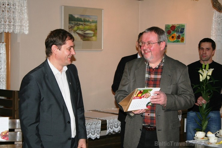 23.11.2013 Igates pils Dzirnavu krodziņā notika kalendāra atvēršanas svētki, kurā piedalījās liela daļa uzņēmēju, kalendāra tapšanā iesaistītie un sad 23.11.2013 Igates pils Dzirnavu krodziņā notika kalendāra atvēršanas svētki, kurā piedalījās liela daļa uzņēmēju, kalendāra tapšanā iesaistītie un sad 110130