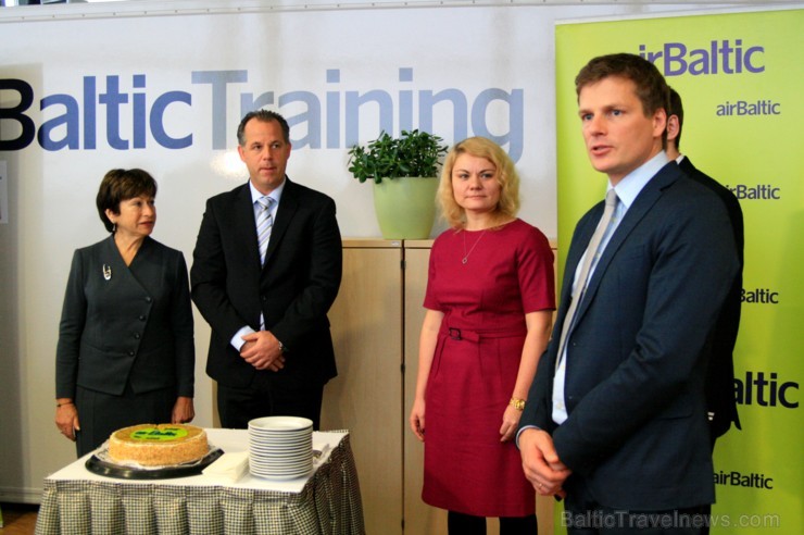 Inna Šteinbuka, Eiropas Komisijas pārstāvniecības Latvijā vadītāja, airBaltic izpilddirektors Martins Gauss, Arina Andreičika, Finanšu Ministrijas Eir Inna Šteinbuka, Eiropas Komisijas pārstāvniecības Latvijā vadītāja, airBaltic izpilddirektors Martins Gauss, Arina Andreičika, Finanšu Ministrijas Eir 110480